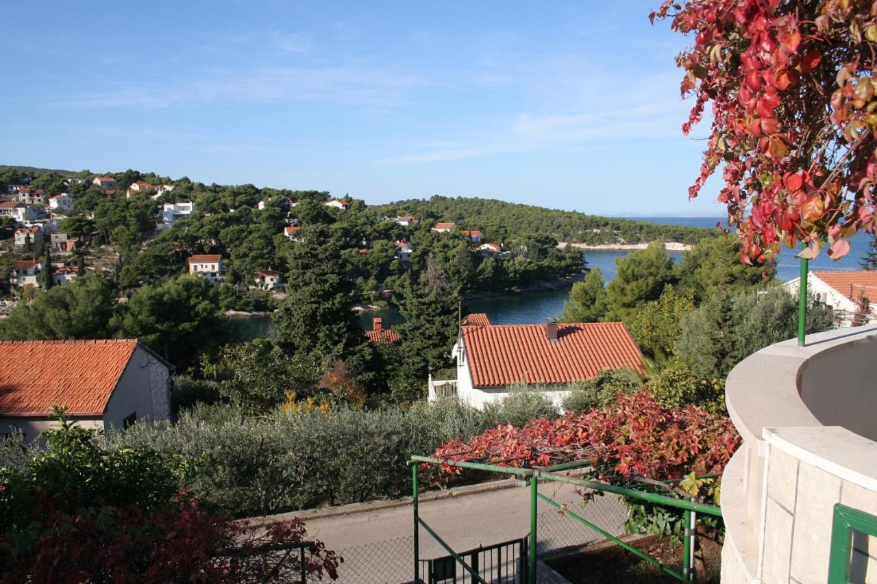 Apartments By The Sea Splitska, Brac - 2923 Postira Exterior foto