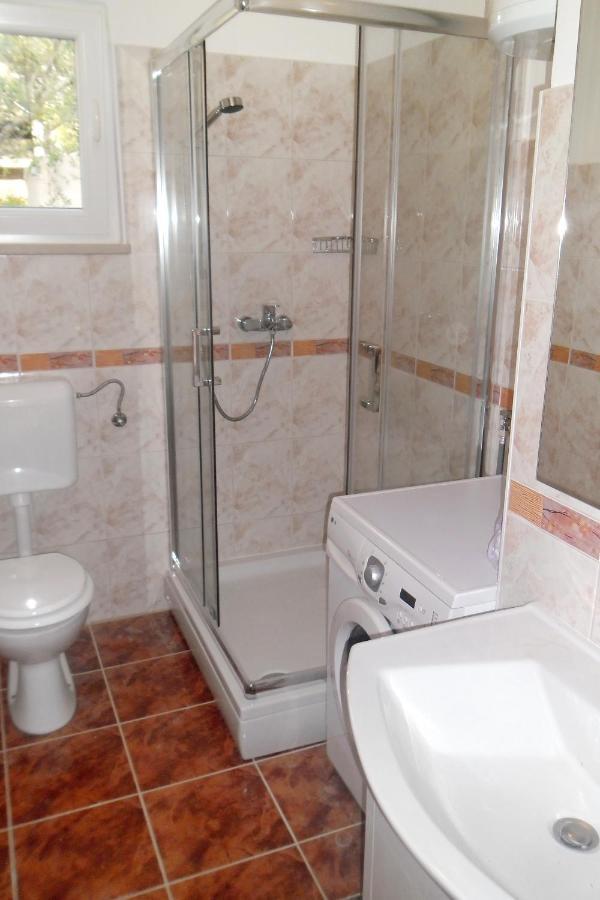 Apartments By The Sea Splitska, Brac - 2923 Postira Exterior foto