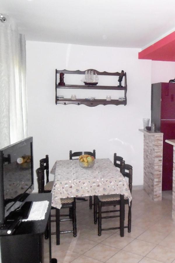 Apartments By The Sea Splitska, Brac - 2923 Postira Exterior foto